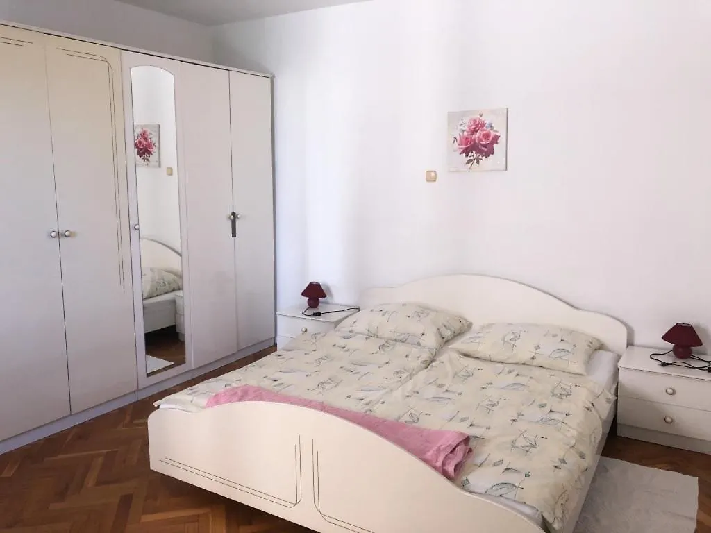 Apartment In Lopar With Sea View, Balcony, Air Conditioning, Wi-Fi 0*,