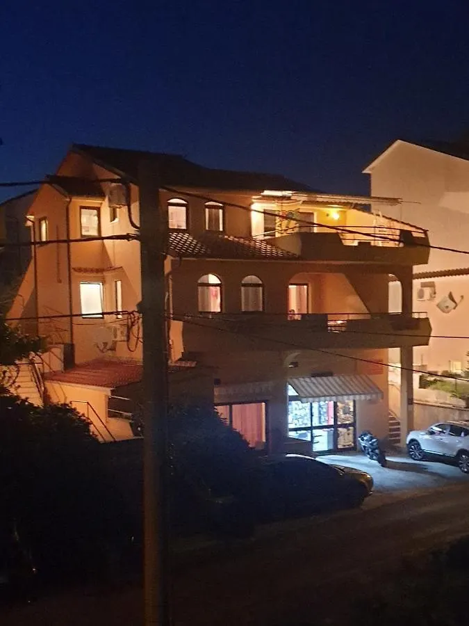 Apartment In Lopar With Sea View, Balcony, Air Conditioning, Wi-Fi