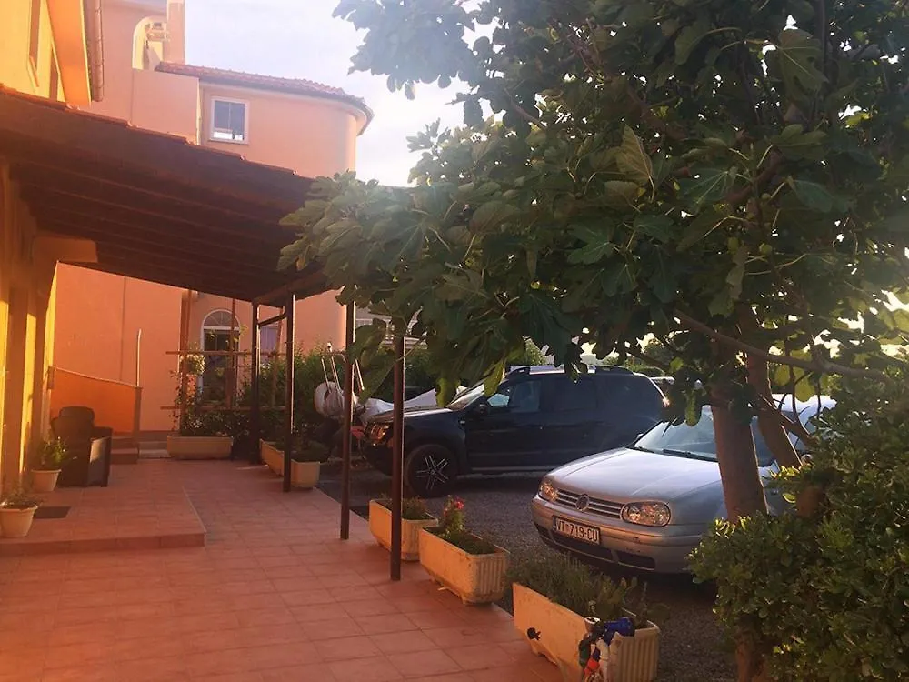 Apartment In Lopar With Sea View, Balcony, Air Conditioning, Wi-Fi