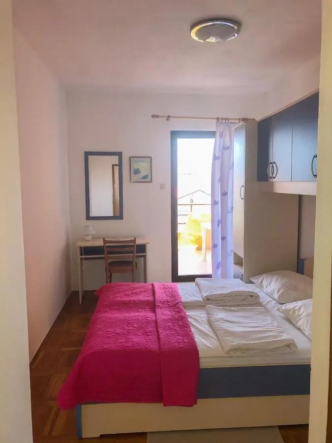 Apartment In Lopar With Sea View, Balcony, Air Conditioning, Wi-Fi